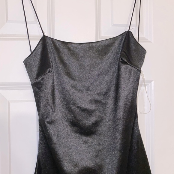 Black silky backless sexy cocktail dress - Picture 3 of 4